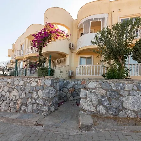 Charming And Peaceful Villa With Shared Pool In Milas Villa *