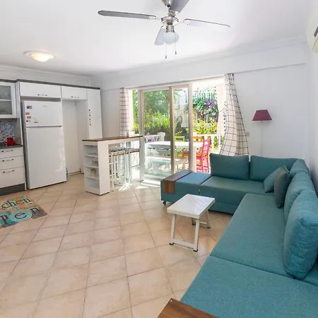 Charming And Peaceful Villa With Shared Pool In Milas Bogazici