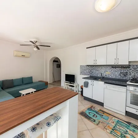 Charming And Peaceful Villa With Shared Pool In Milas Bogazici