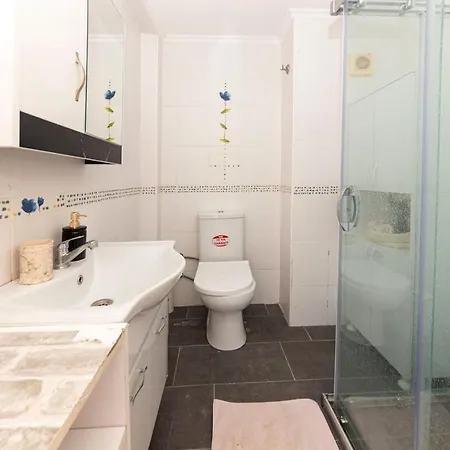 Charming And Peaceful Villa With Shared Pool In Milas فيلة
