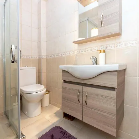 Charming And Peaceful Villa With Shared Pool In Milas